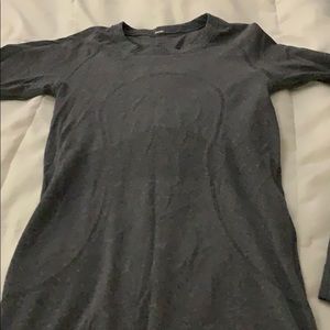 Lululemon swiftly long sleeve size 2